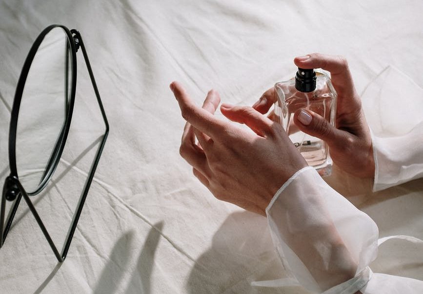 seni botol parfum